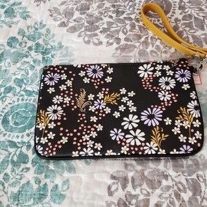 ThirtyOne wristlet/clutch